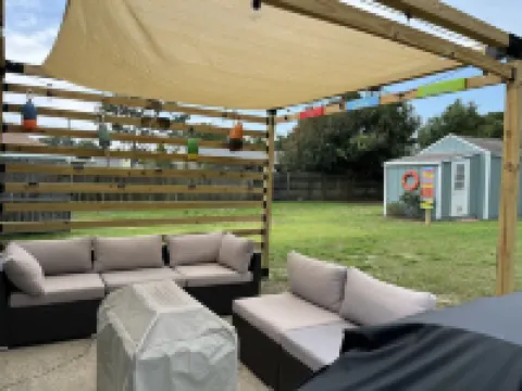 The Salty Breeze Beach House ~ 15 mins > Navarre & Pensacola Beach Hotels in Gulf Breeze