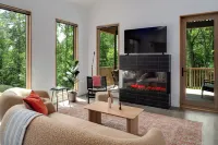 Architect-Designed 3BR Forest Retreat Near Asheville Hotels in Weaverville