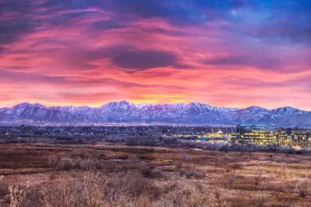 New-home suite home+fireplace+ski+hot tub+21 mi. to SLC