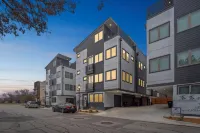 Modern Fort Worth Townhome 2 bedroom 2.5 bath - Comfortable Stay Hotels near Renaissance Square
