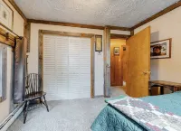 6 Min from Stratton, King Beds, Dogs OK, Jacuzzi Tub, Wrap Around Deck!