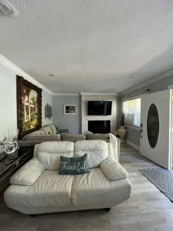 The Perfect getaway Home! Luxurious outdoor grill! In the Heart of Ozona!!