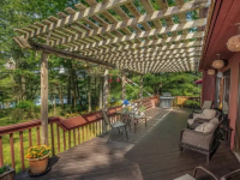Amazing All-Season Private Lakefront Retreat! Hotels in Highland