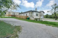 3 Bd-3BATH-Parking 4 cars + -Sleeps 10 - Horseshoe Bay -Marble Falls- Game Room!