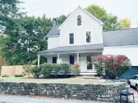 Downtown Kennebunk Home - Spacious! - Walk to area shops and restaurants!