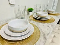 Beautiful Queen Unit- Houston Suburbs