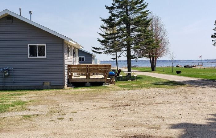 2bed 1bath LAKE MI Fishing Cabin WiFi AC Deck Firepit Kayak Paddle Boat Dock #8