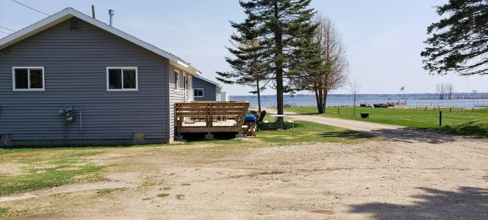 2bed 1bath LAKE MI Fishing Cabin WiFi AC Deck Firepit Kayak Paddle Boat Dock #8 Hotels in Delta County