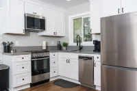 Two Bedroom cottage sleeps 6 & just 7 min from Viejas Casino
