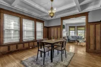 Beautifully Renovated 3 bedroom Elmwood Village Apt