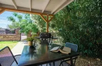 Pet-friendly Phoenix Vacation Home 阿爾罕布拉住宿飯店