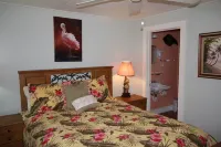 Fishing Cottage on the Indian River Lagoon 2 miles from the Ft Pierce Inlet