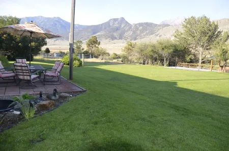 Tranquil Home on Yellowstone River. See Other Home #4914516 for Large Families Отели в г. Гардинер