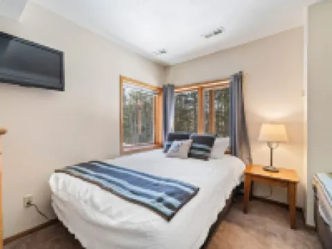 Ski in/Out at Lutsen Mountains. Family-Sized Base Camp, on the Trails in Lutsen! Hotels in Lutsen