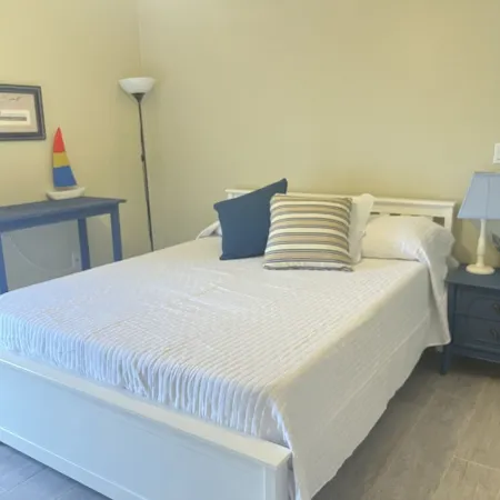 Heavenly Sunshine Hideaway- Spacious, Cozy, VERY Clean, and Quiet Community!