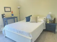 Heavenly Sunshine Hideaway- Spacious, Cozy, VERY Clean, and Quiet Community!