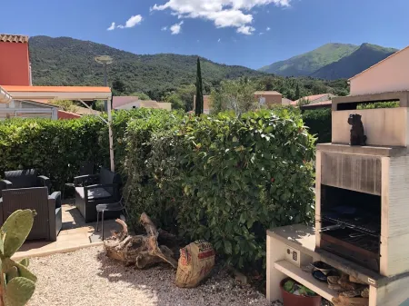 Charming air-conditioned house in Sorède sleeps 4/6, 6 km from Argelès Sur Mer.