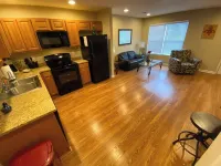 Charming and safe 1-bedroom apartment in Elizabethtown with AC and WiFi