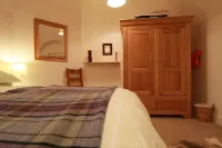 Major's Apartment in Loch Ness Abbey with pool, gym, tennis and more!