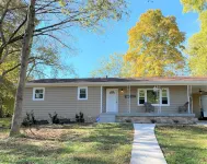 Sunny home across from Lake Barkley, fenced yard patio w/grill convenient to LBL