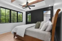 Luxury Vacation Home Right on the Nantahala River in Bryson City NC