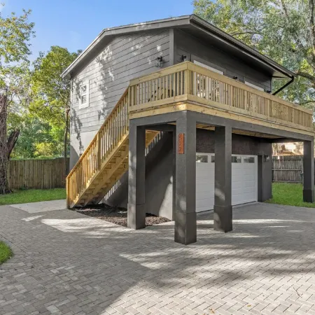 Den on Daniels - Modern Private Home with Balcony in Downtown Orlando Отели рядом с достопримечательностью «Парк Лейк-Эола»