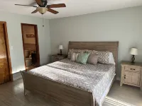 Fun in the Sun! Private Pool, 37' Dock and Cabana Club! Hotels in Key Colony Beach