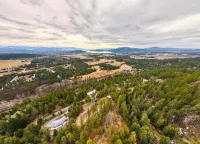 Family-Friendly Home Near Schweitzer Shuttle with Breathtaking Views