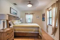 LOCATION! COZY COMFORT 2 BLOCKS FROM PARK AVE W POOL, HOT TUB AND GRILL STATION!