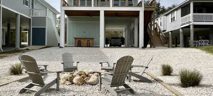 Beautiful home on the river, mins to the Gulf; fire-pit, bar, view Hôtels à&nbsp;: Comte de Dixie