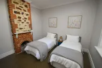 Beautifully renovated country cottage located near Mclaren Vale's best wineries Hotels in Clarendon