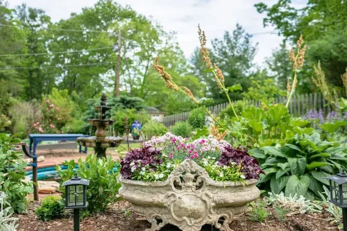 Garden Studio on Main - A perfect combination of modern amenities & convenience Hotels in Weaverville