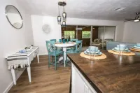 Ariel's Haven 1, Enjoy Home with Hot Tub, Fire Pit and Beautiful Heated Pool!!