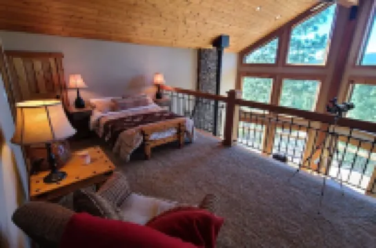 Lodge Style Cabin nr Crater Lake w Mountain Views