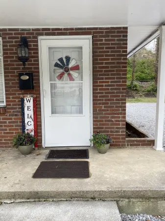 The Heartland Lodge w/50amp RV site/ full hookup