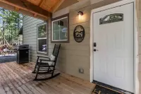 Mt. Rainier Chalet w/ Sauna-Game Table-Hot Tub-Massage Chair-EV-WiFi