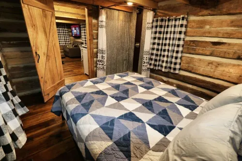 Creekside Cabin Getaway - Only 10 Miles from Downtown Florence