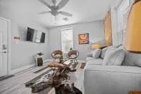 The Wild West Getaway- 204-1 Hotels in Saint Charles