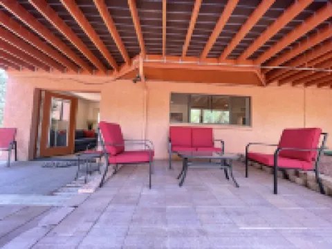 Desert garden apartment surrounded by Sedona’s majestic red rock mountains