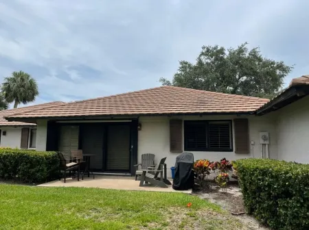 Beautiful Cottage located inside PGA National