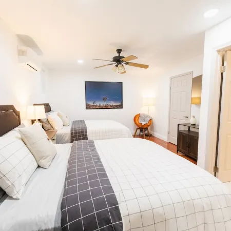 Gated Suite - King Bed, Cozy, Quiet, Kitchen, Pool