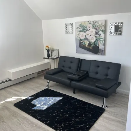 Studio Apt with kitchen,Living room, bathroom & bedroom, near Griffith hospital