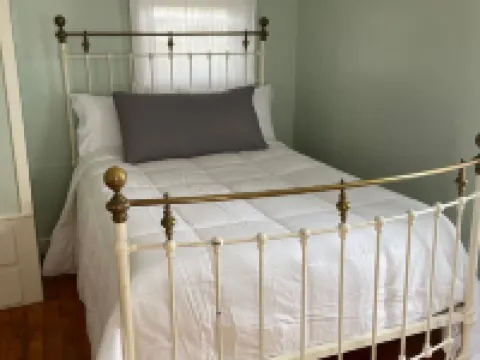 Cozy Cottage on Togus Pond Hotels in Augusta