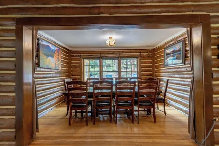Rocky Creek Lodge, Sleeps 30, Gatherings Welcome