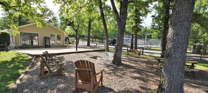Waterfront Indian Pointe Condo, Views, Pools, Tennis and more. 17mm Hotels in Osage Beach