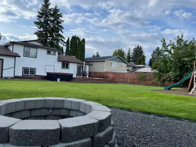 Quiet Haven Hideaway: Hot Tub, Firepit, Playground and Spacious Yard