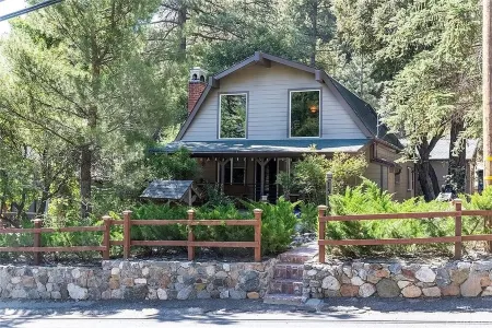 Animal Crossing Retreat - Luxurious Elegant Cabin, Sleeps 10