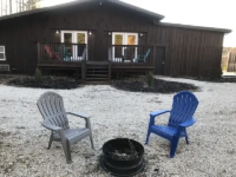 Handcrafted Cabin in Rrg • Pet Friendly• Fire Pit