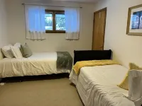 Beautifully Styled, Mid Century Modern, Family Friendly Lake Mills House! Các khách sạn ở Jefferson County