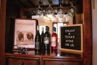 A sweet stay on Cherrywood Square Hotels in Canyon